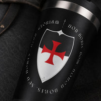 Gros plan du Thermos du Temple en acier inoxydable avec bouclier blanc, croix rouge et finition noire mate.