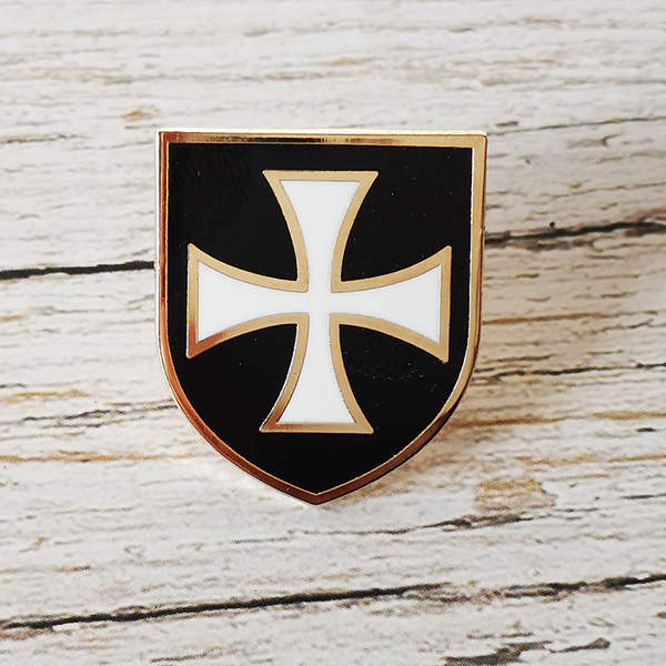 Cross Pattée Shield Pin – ComptoirTemplier